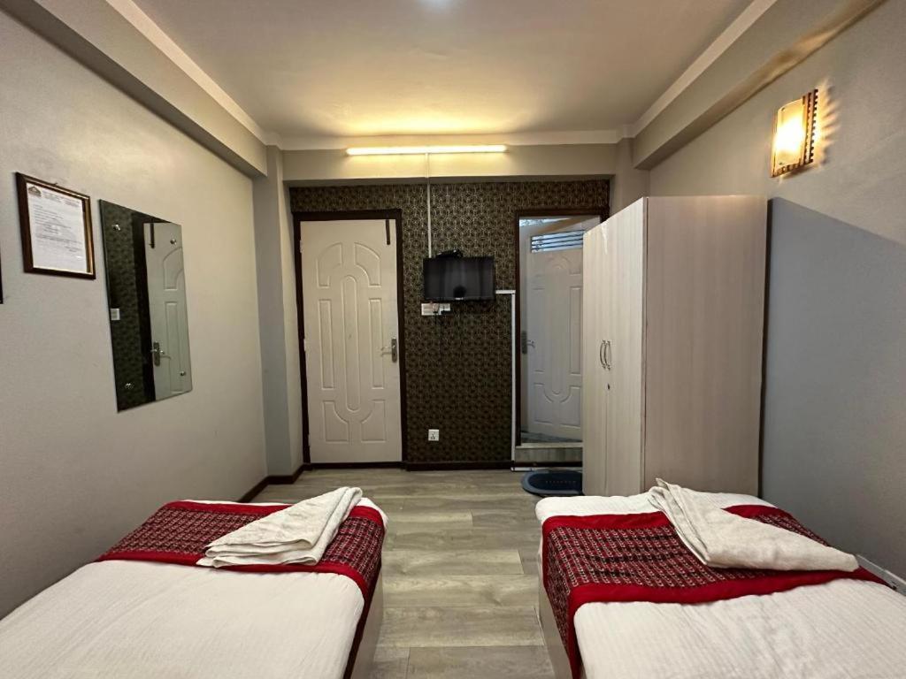 8848 Hostel Катманду Экстерьер фото
